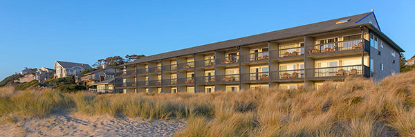 exterior back view of Lincoln Sands Oceanfront Resort in Lincoln City